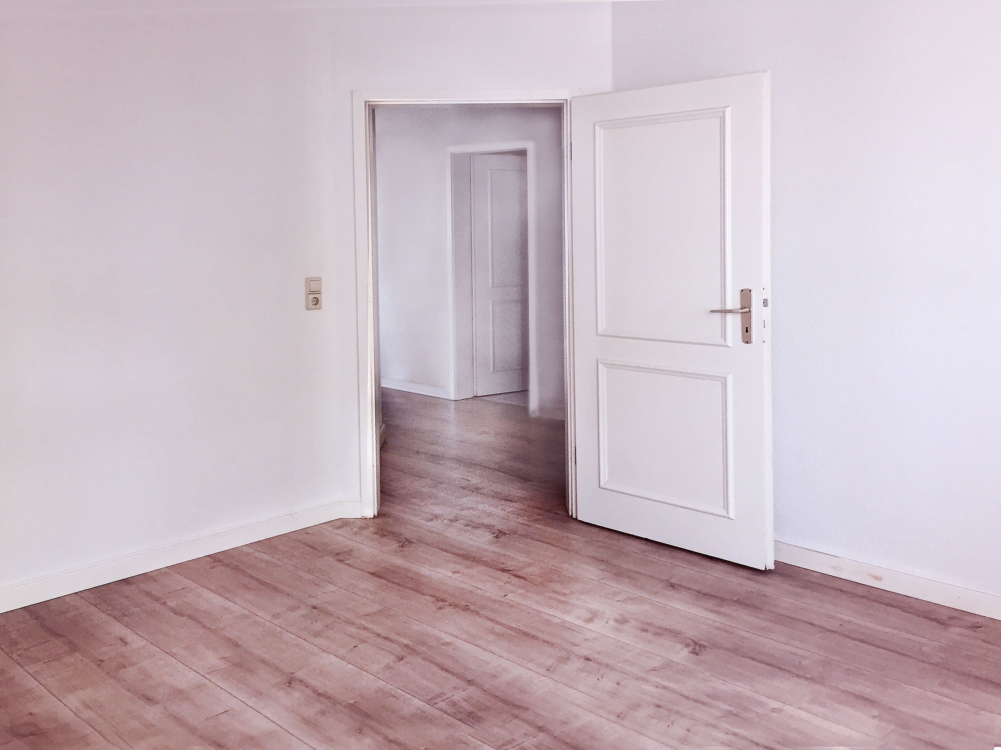 Schlafzimmertür offen