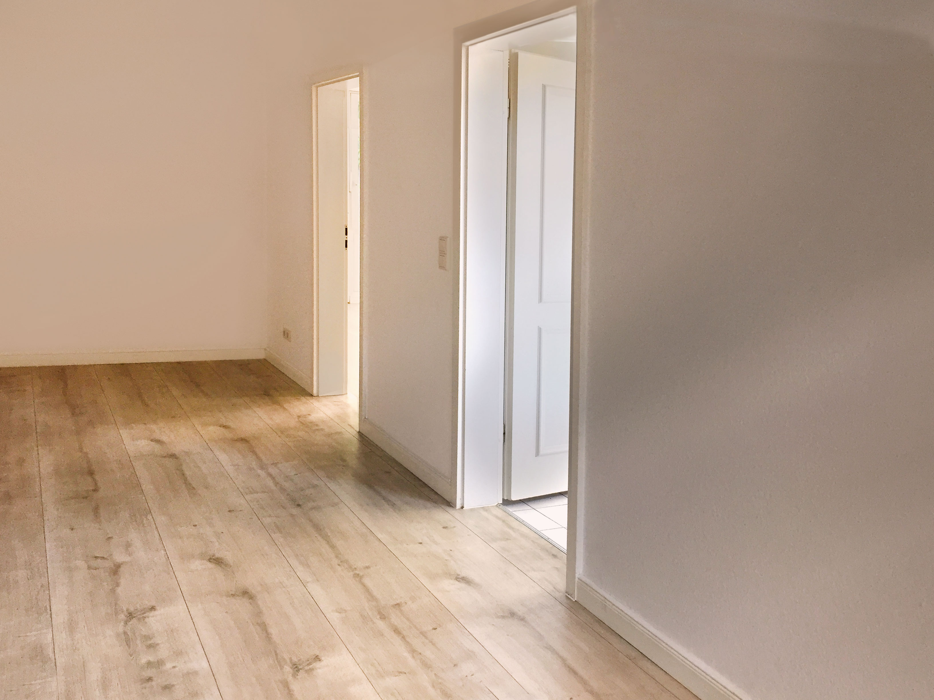 Wohnzimmer mit Türen